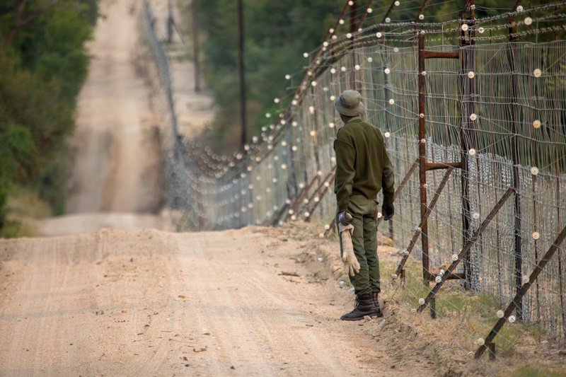 A border that extends for 72 kilometres.